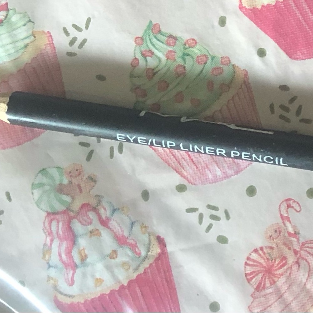 Mac eye/lip liner